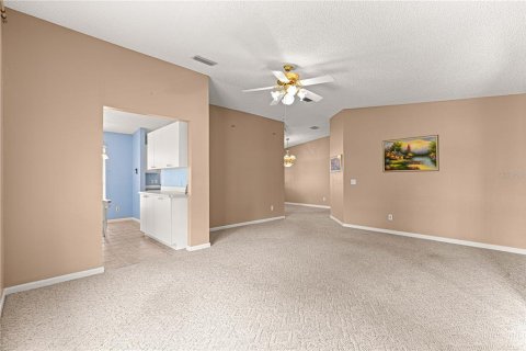 House in The Villages, Florida 2 bedrooms, 115.94 sq.m. № 1827775 - photo 6