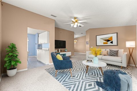 House in The Villages, Florida 2 bedrooms, 115.94 sq.m. № 1827775 - photo 4