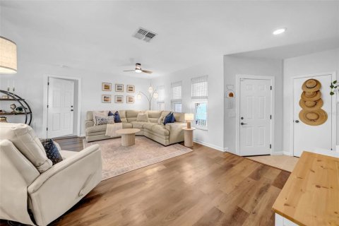 Casa en venta en Saint Petersburg, Florida, 3 dormitorios, 137.12 m2 № 1881131 - foto 8