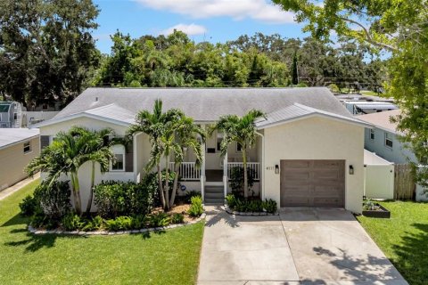 Casa en venta en Saint Petersburg, Florida, 3 dormitorios, 137.12 m2 № 1881131 - foto 1