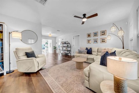 Casa en venta en Saint Petersburg, Florida, 3 dormitorios, 137.12 m2 № 1881131 - foto 7