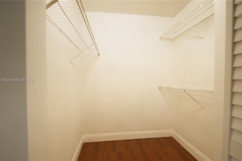 Condo in Miramar, Florida, 3 bedrooms  № 1920478 - photo 25