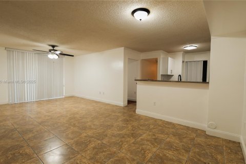Condo in Miramar, Florida, 3 bedrooms  № 1920478 - photo 15