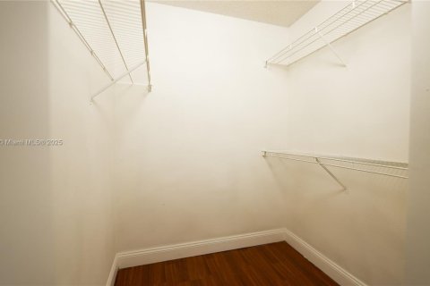 Condo in Miramar, Florida, 3 bedrooms  № 1920478 - photo 18