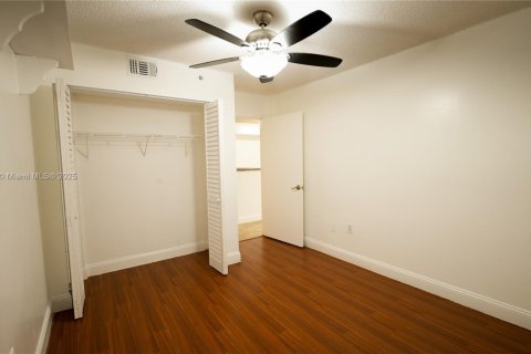 Condo in Miramar, Florida, 3 bedrooms  № 1920478 - photo 23