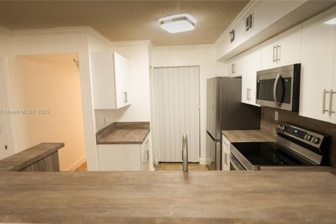Condo in Miramar, Florida, 3 bedrooms  № 1920478 - photo 14