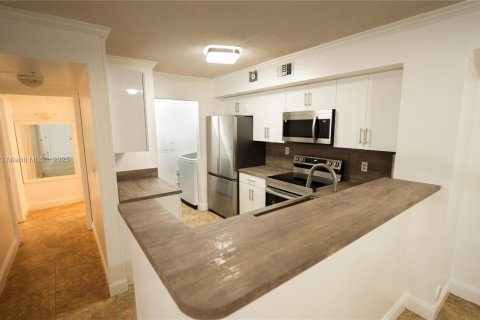 Condo in Miramar, Florida, 3 bedrooms  № 1920478 - photo 13