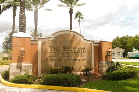 Condo in Miramar, Florida, 3 bedrooms  № 1920478 - photo 10