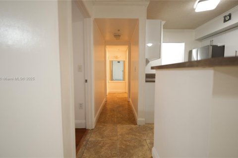 Condo in Miramar, Florida, 3 bedrooms  № 1920478 - photo 17
