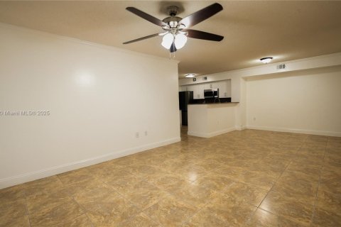 Condo in Miramar, Florida, 3 bedrooms  № 1920478 - photo 16