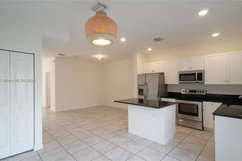 Townhouse in Homestead, Florida 3 bedrooms, 123.19 sq.m. № 1714724 - photo 7