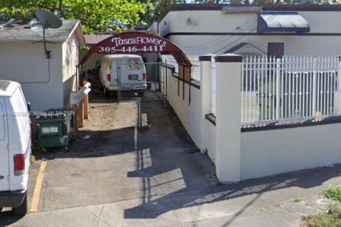 Tienda en alquiler en Miami, Florida № 1163051 - foto 1