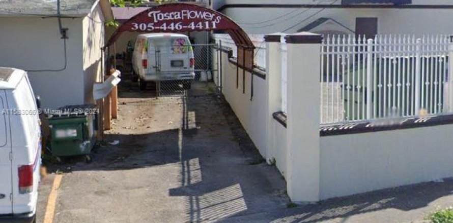 Tienda en Miami, Florida № 1163051