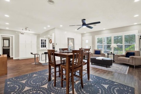 House in Clearwater, Florida 4 bedrooms, 204.38 sq.m. № 1821415 - photo 5