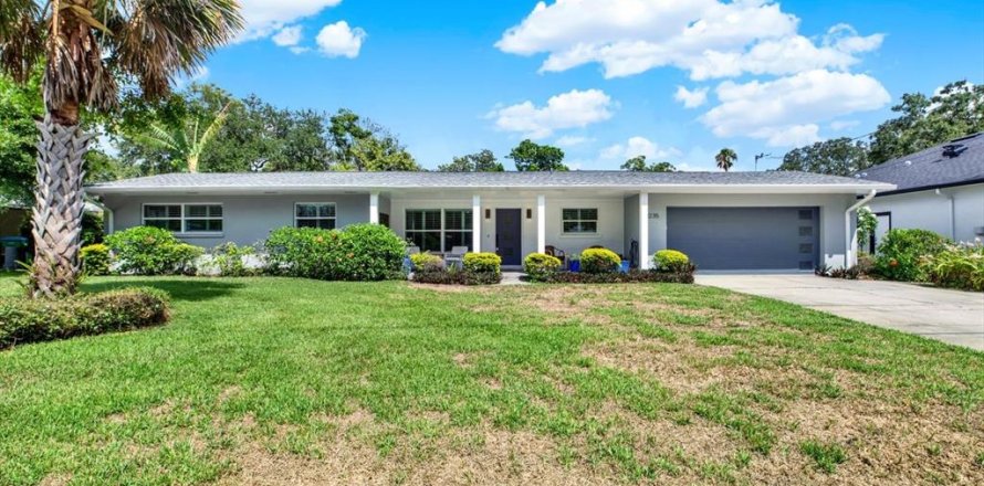 House in Clearwater, Florida 4 bedrooms, 204.38 sq.m. № 1821415