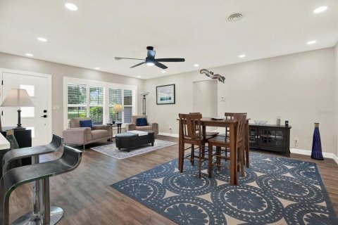 House in Clearwater, Florida 4 bedrooms, 204.38 sq.m. № 1821415 - photo 3