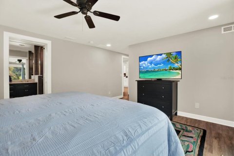 House in Clearwater, Florida 4 bedrooms, 204.38 sq.m. № 1821415 - photo 14