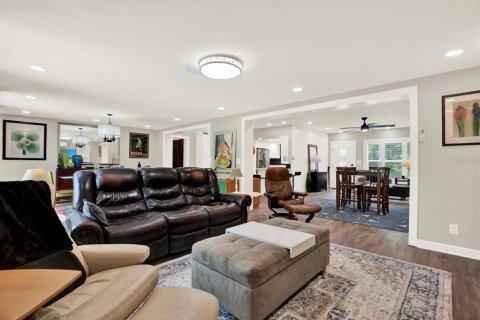 House in Clearwater, Florida 4 bedrooms, 204.38 sq.m. № 1821415 - photo 7