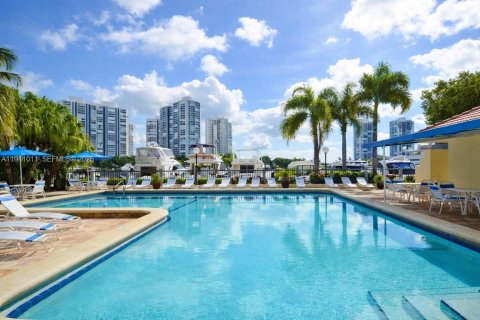 Copropriété à louer à Aventura, Floride: 3 chambres, 116.13 m2 № 1999001 - photo 18