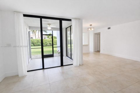 Copropriété à louer à Aventura, Floride: 3 chambres, 116.13 m2 № 1999001 - photo 2