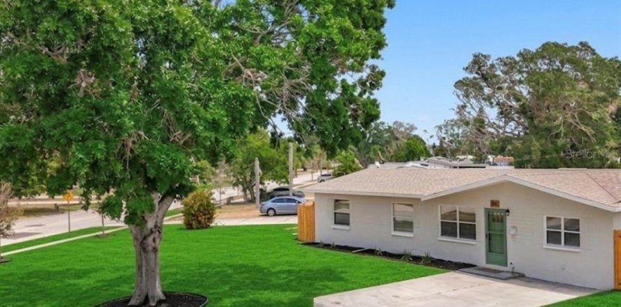 Villa ou maison à Saint Petersburg, Floride 4 chambres, 145.21 m2 № 2221749