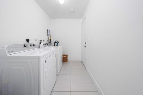 Touwnhouse à vendre à Doral, Floride: 4 chambres, 216.93 m2 № 2081759 - photo 6