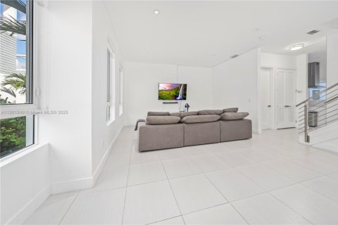 Touwnhouse à vendre à Doral, Floride: 4 chambres, 216.93 m2 № 2081759 - photo 8