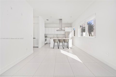 Touwnhouse à vendre à Doral, Floride: 4 chambres, 216.93 m2 № 2081759 - photo 11