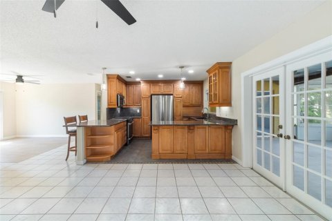 House in Land O' Lakes, Florida 4 bedrooms, 147.34 sq.m. № 2235463 - photo 6