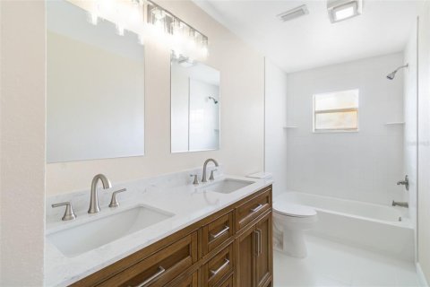 House in Land O' Lakes, Florida 4 bedrooms, 147.34 sq.m. № 2235463 - photo 12