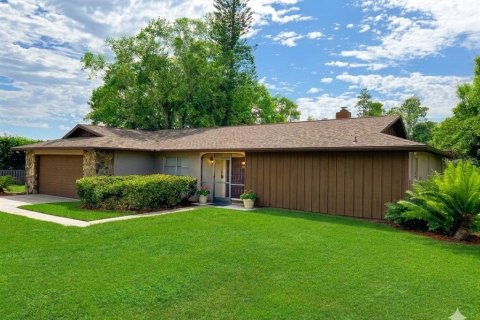 House in Land O' Lakes, Florida 4 bedrooms, 147.34 sq.m. № 2235463