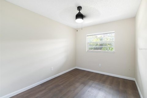 House in Land O' Lakes, Florida 4 bedrooms, 147.34 sq.m. № 2235463 - photo 13