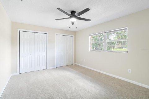 House in Land O' Lakes, Florida 4 bedrooms, 147.34 sq.m. № 2235463 - photo 14