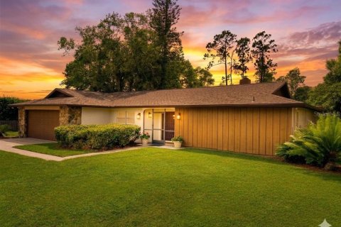 House in Land O' Lakes, Florida 4 bedrooms, 147.34 sq.m. № 2235463 - photo 2