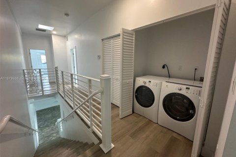 Townhouse in Miami, Florida 3 bedrooms, 130.06 sq.m. № 2043894 - photo 6