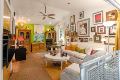 House in South Miami, Florida 3 bedrooms, 319.86 sq.m. № 1832272 - photo 27