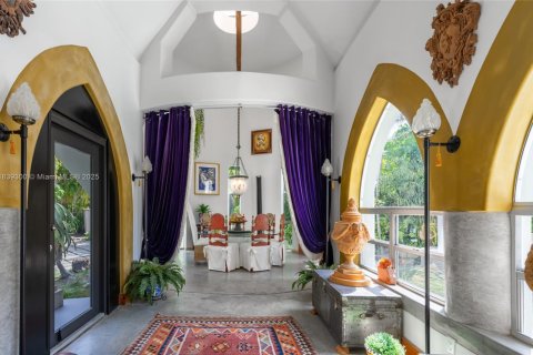 House in South Miami, Florida 3 bedrooms, 319.86 sq.m. № 1832272 - photo 6