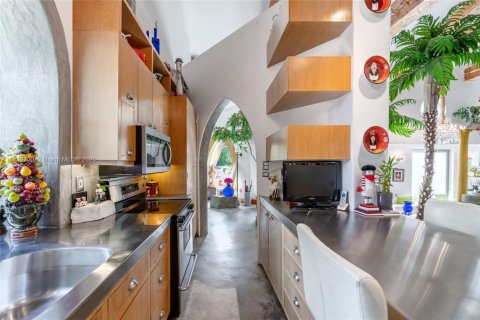 House in South Miami, Florida 3 bedrooms, 319.86 sq.m. № 1832272 - photo 16