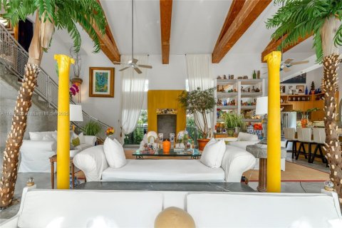 House in South Miami, Florida 3 bedrooms, 319.86 sq.m. № 1832272 - photo 24