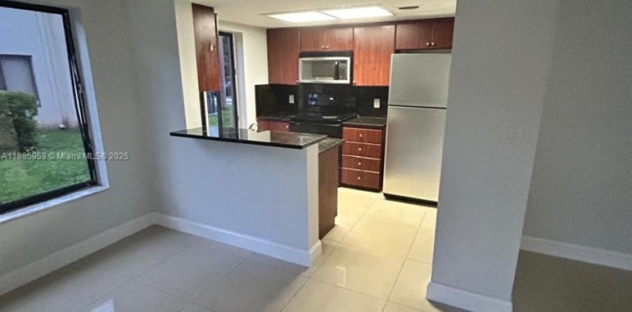 Condominio en Coral Springs, Florida, 2 dormitorios № 1932671