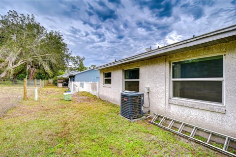 House in Zephyrhills, Florida 2 bedrooms, 88.44 sq.m. № 2236105 - photo 11