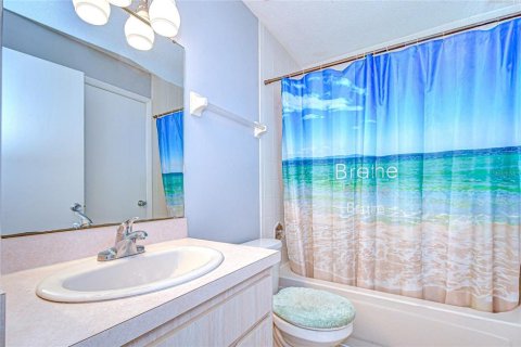 House in Zephyrhills, Florida 2 bedrooms, 88.44 sq.m. № 2236105 - photo 7