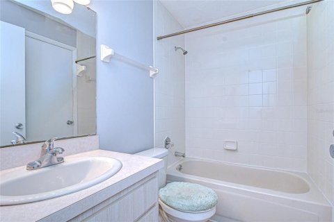 House in Zephyrhills, Florida 2 bedrooms, 88.44 sq.m. № 2236105 - photo 8