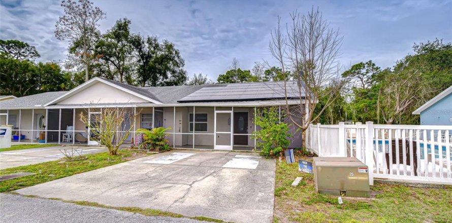 House in Zephyrhills, Florida 2 bedrooms, 88.44 sq.m. № 2236105