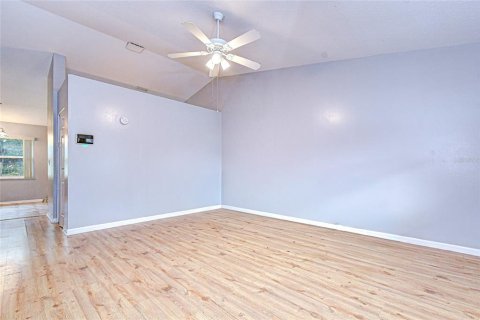 House in Zephyrhills, Florida 2 bedrooms, 88.44 sq.m. № 2236105 - photo 18