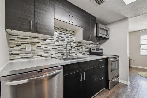 Condo in Oldsmar, Florida, 2 bedrooms  № 1734649 - photo 13
