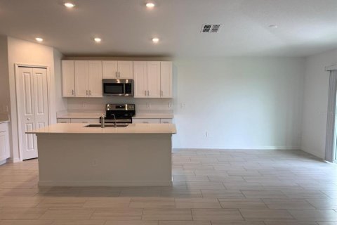 Villa ou maison à louer à San Antonio, Floride: 4 chambres, 179.86 m2 № 2405354 - photo 12