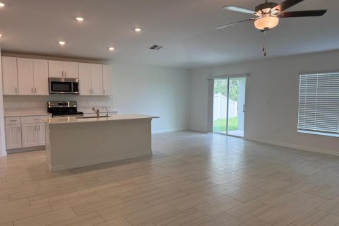 Villa ou maison à louer à San Antonio, Floride: 4 chambres, 179.86 m2 № 2405354 - photo 11