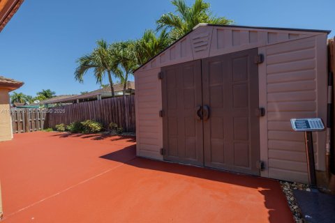 House in Miami, Florida 1 bedroom, 175.12 sq.m. № 2051537 - photo 20