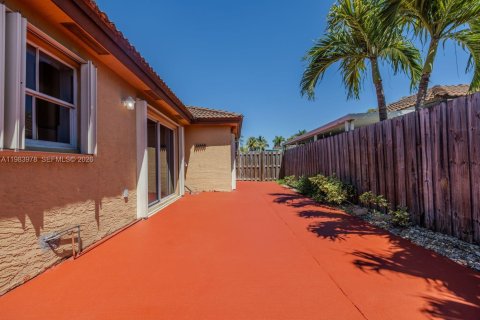 House in Miami, Florida 1 bedroom, 175.12 sq.m. № 2051537 - photo 22